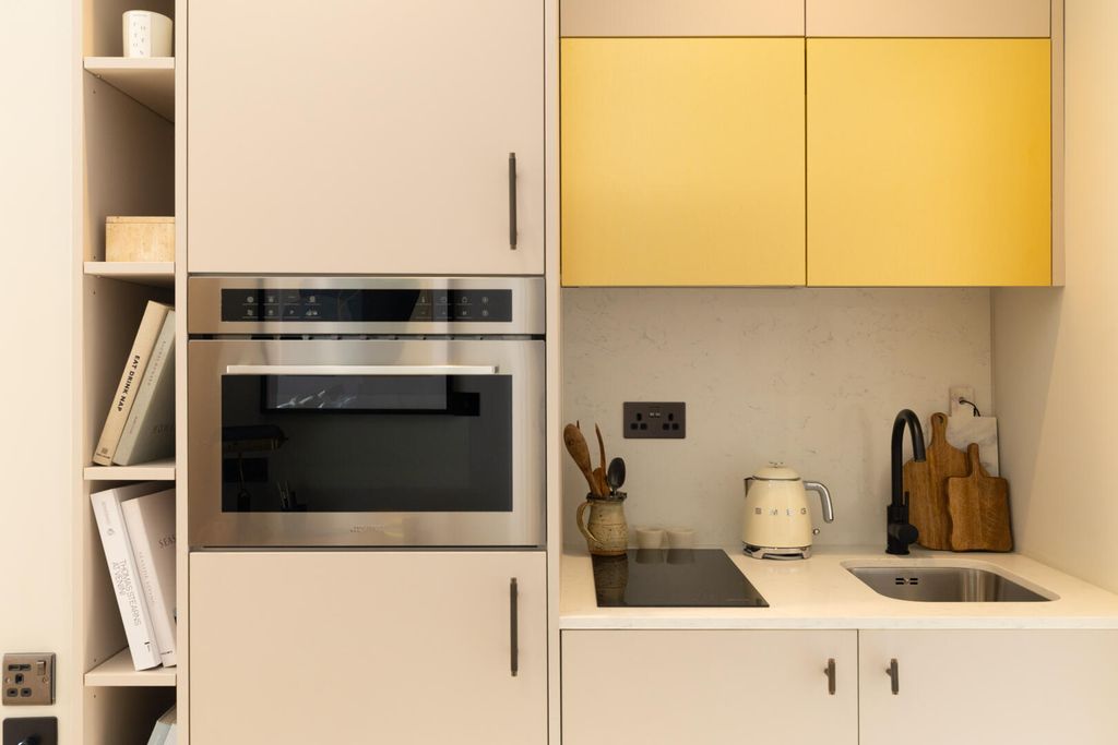 Property photo 3 of 7 Kitchen