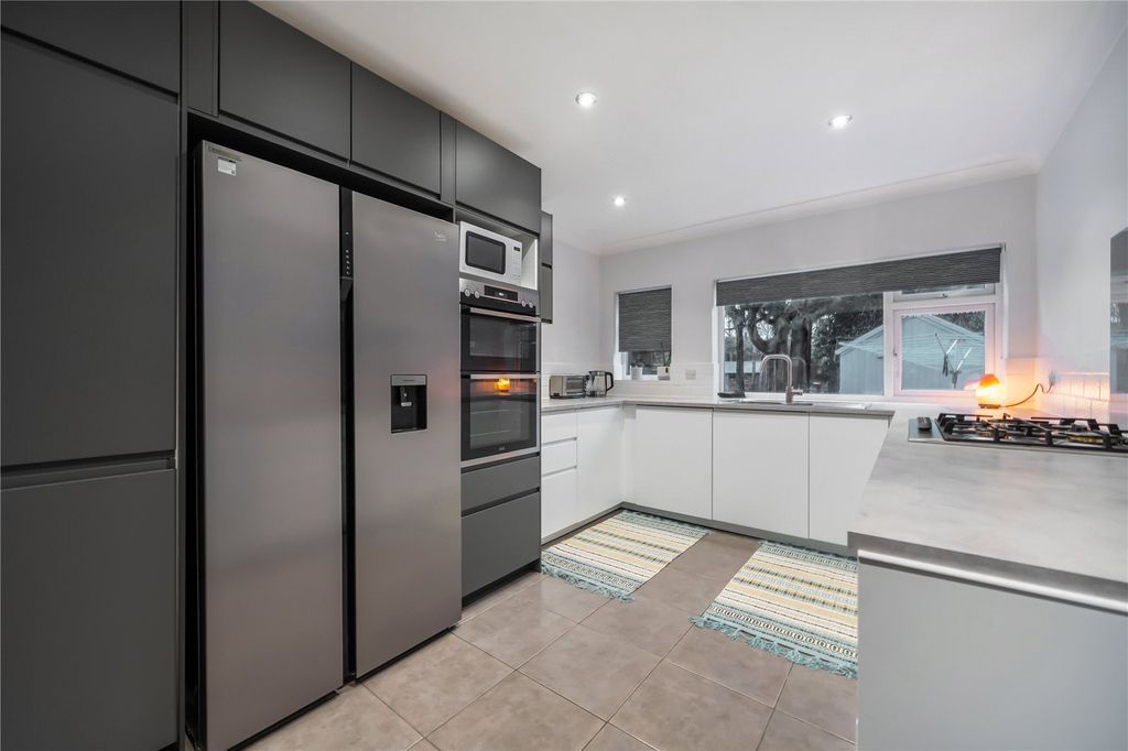 Property photo 3 of 19 Picture No. 02