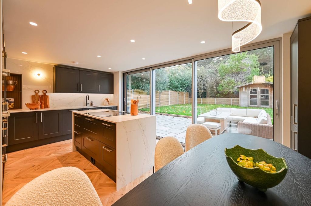 Property photo 2 of 36