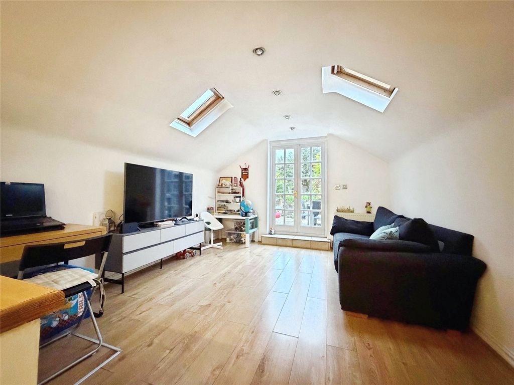 Property photo 2 of 9 Picture No. 13