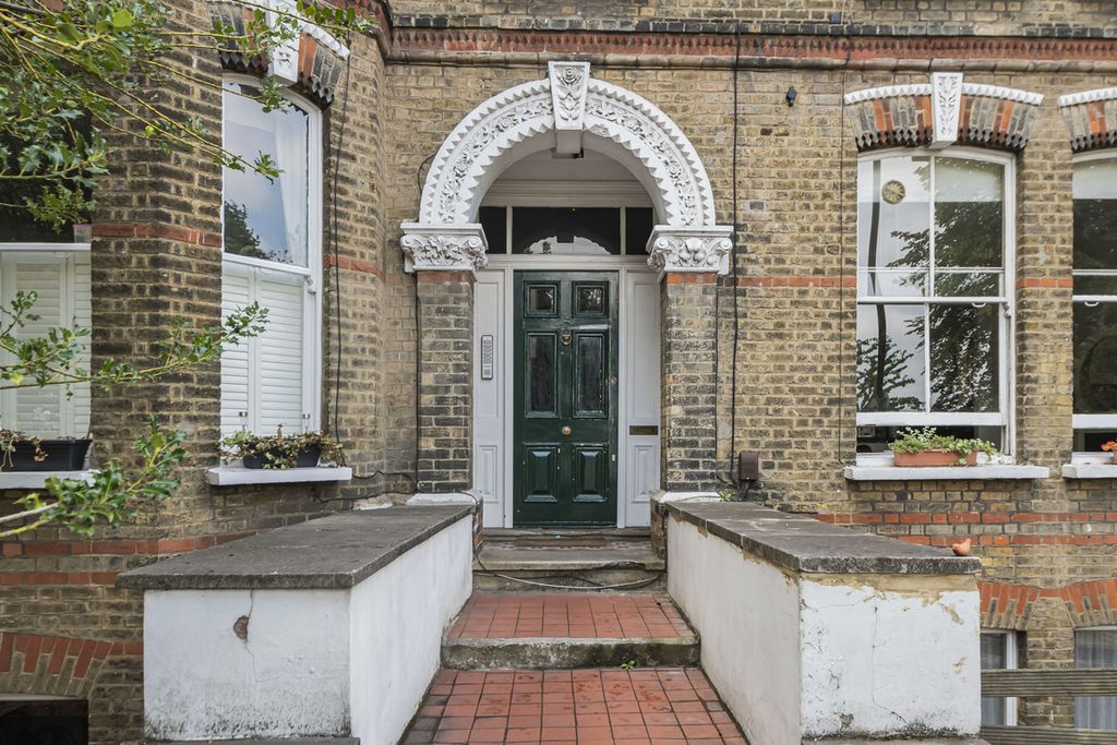 Property photo 2 of 18