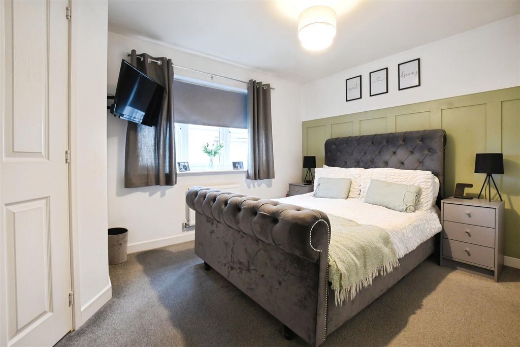 Property photo 3 of 17 Bedroom One