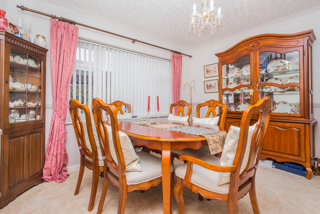 Property photo 3 of 23 Dining Area