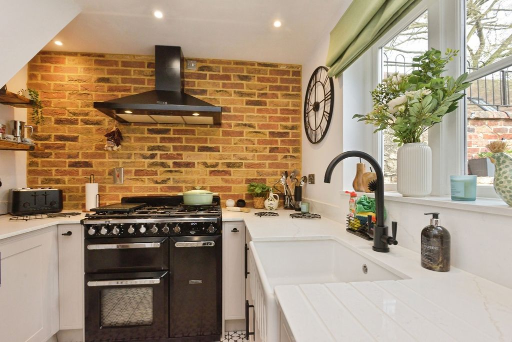 Property photo 3 of 19 Pbox-Img.Jpg