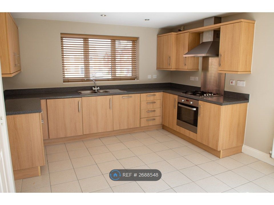 Property photo 2 of 19 Kitchen