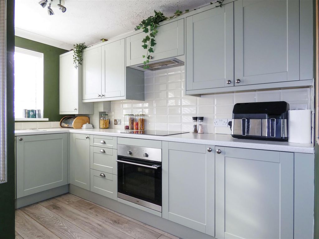 Property photo 2 of 14 Kitchen