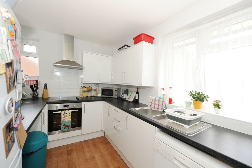 Property photo 2 of 6 Kitchen