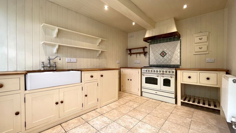 Property photo 2 of 10 Kitchen