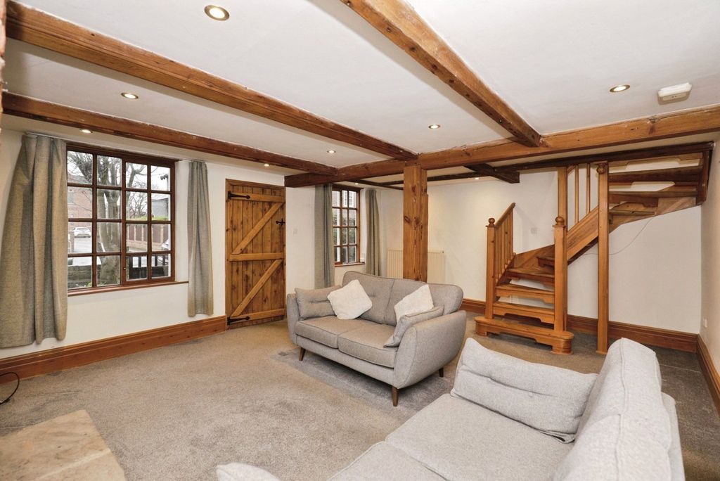 Property photo 2 of 16 Lounge (1)