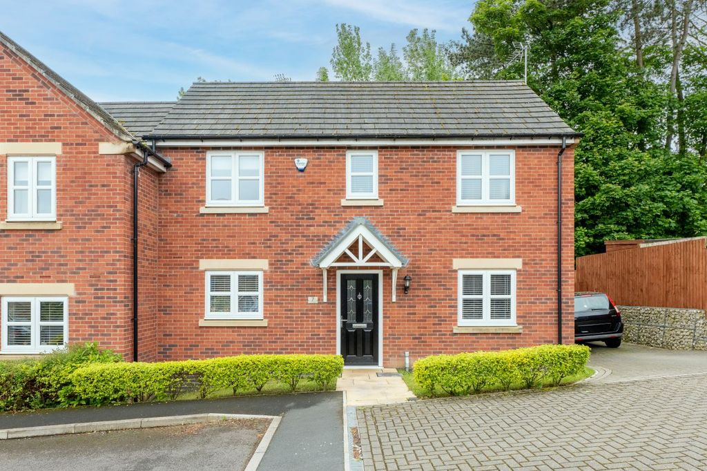 Property photo 1 of 32