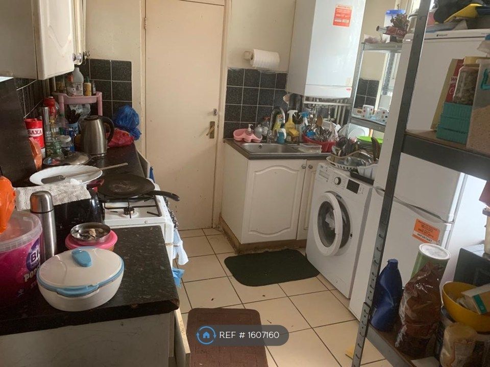 Property photo 2 of 10 Kitchen