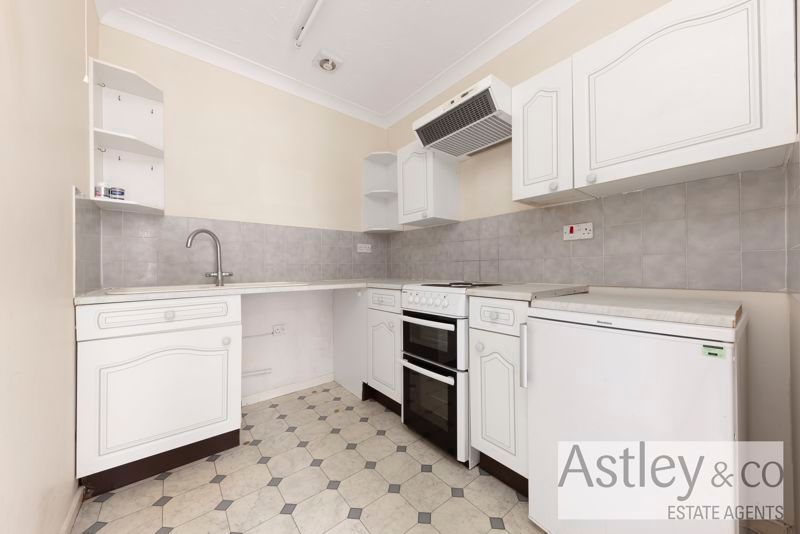 Property photo 3 of 9 Kitchen