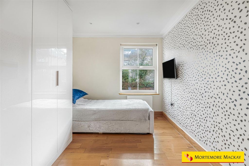 Additional image 14 of 2 bed flat for saleVillage Road, Enfield EN1