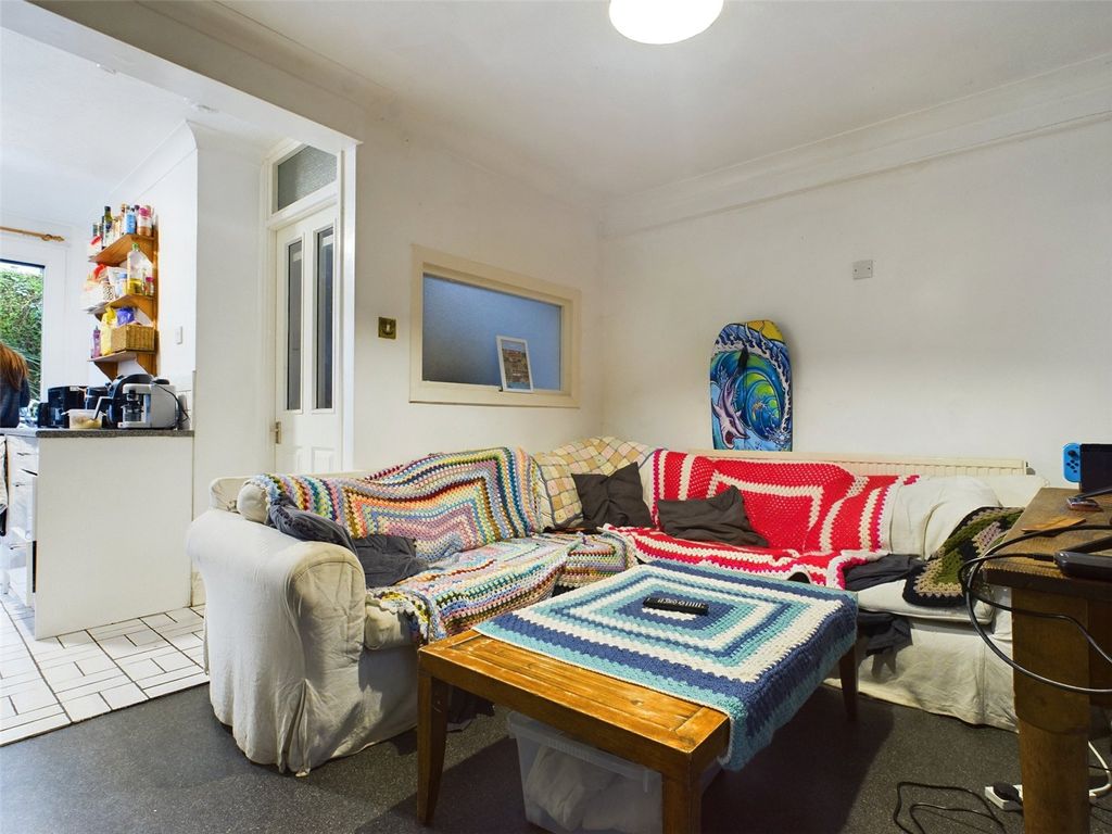 Property photo 3 of 19 Lounge