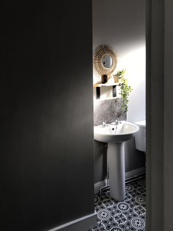 Property photo 3 of 11 Bathroom