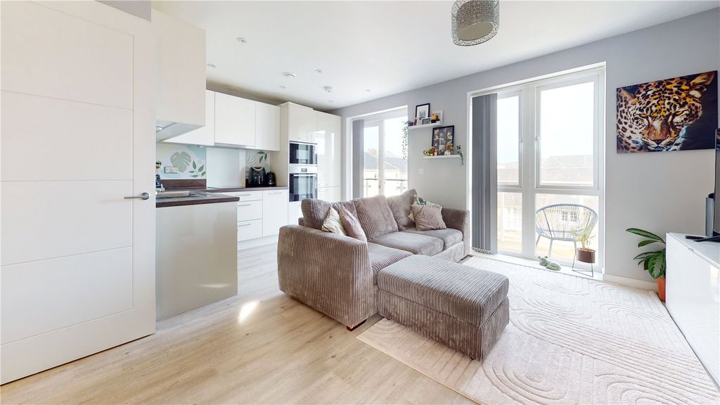 Property photo 3 of 17 Living Room