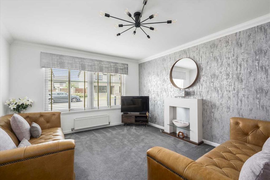 Property photo 2 of 33