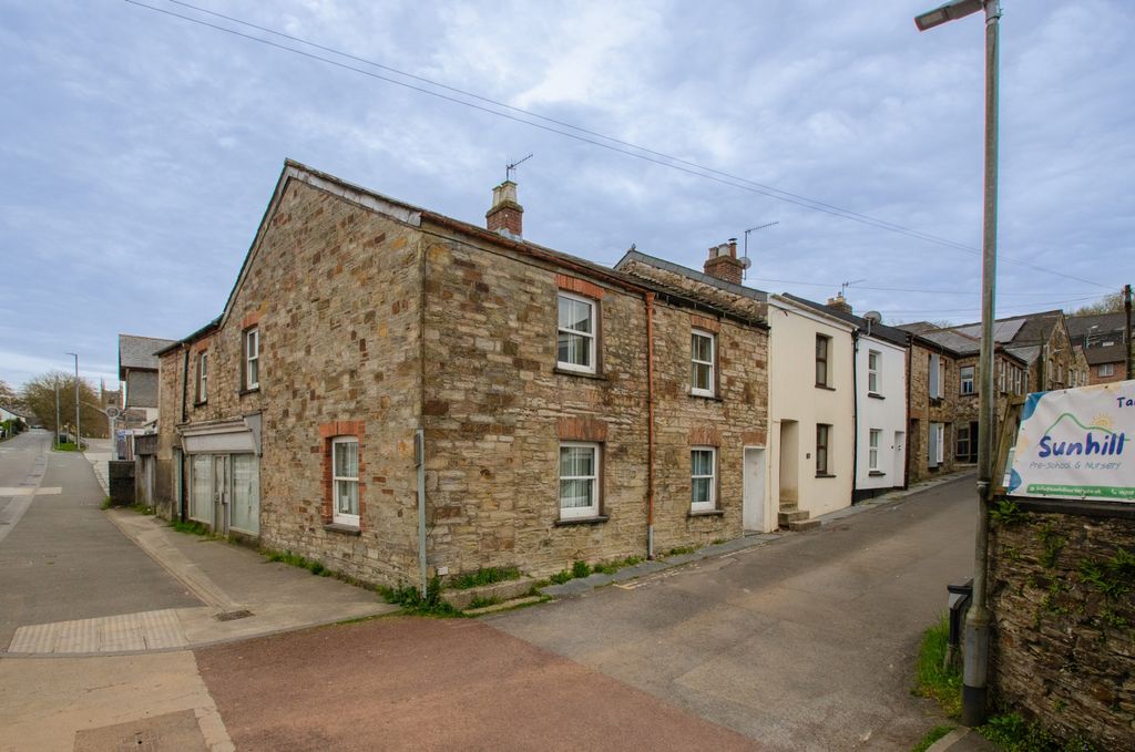 Property photo 1 of 17 20 Market Street Tps 01208 74182-25