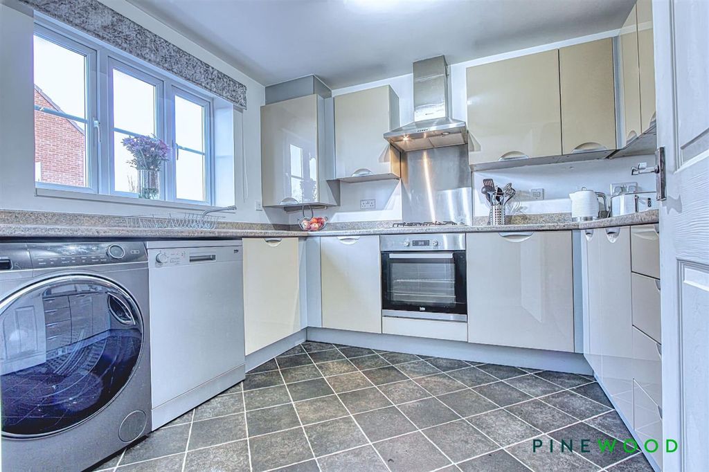 Property photo 2 of 17 Kitchen