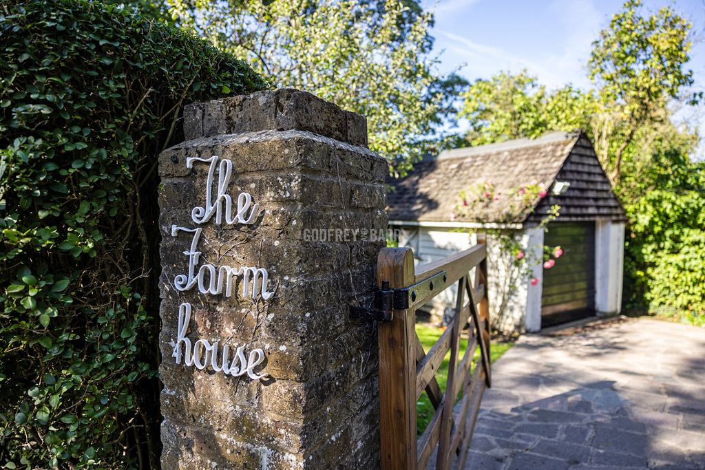 Property photo 2 of 28