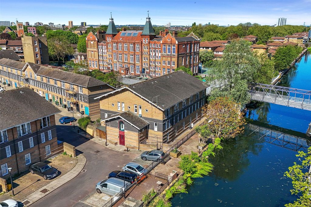 Property photo 2 of 20 External