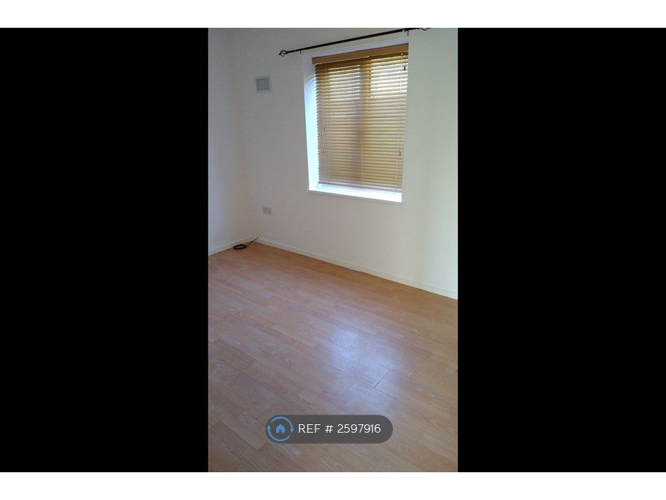 Property photo 2 of 9 Master Bedroom