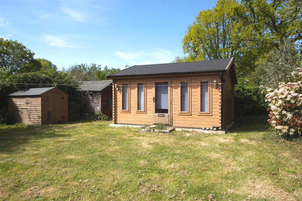 Property photo 2 of 10 Garden Room .Jpg