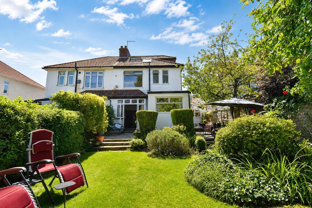 Property photo 2 of 15 A912dc45-4ce7-4F99-Aad7-d37592A99c1d.Png