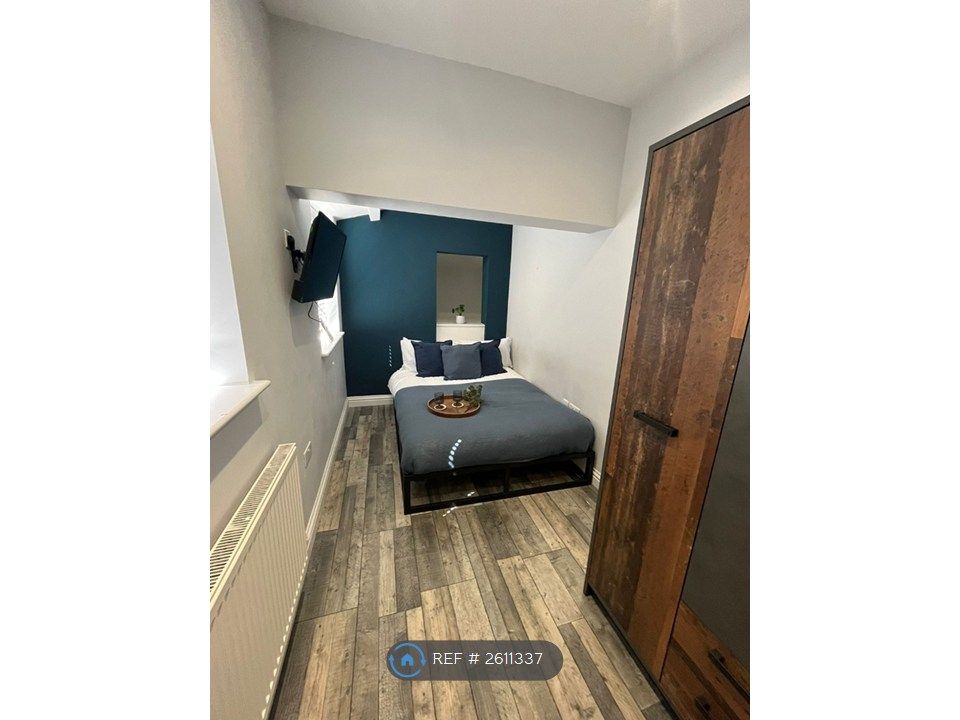 Property photo 1 of 11 Room 2