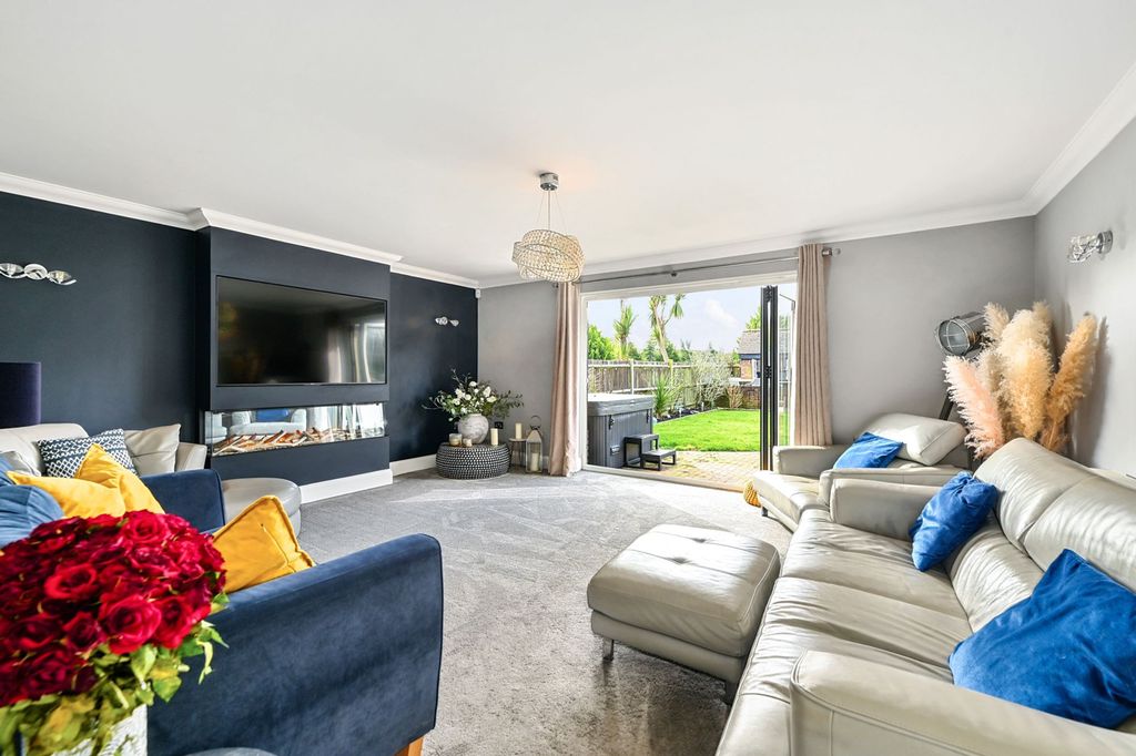 Property photo 3 of 36