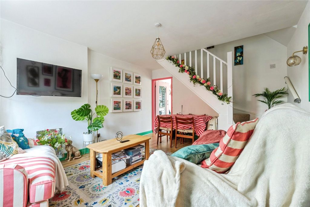 Property photo 2 of 17 Picture No. 27