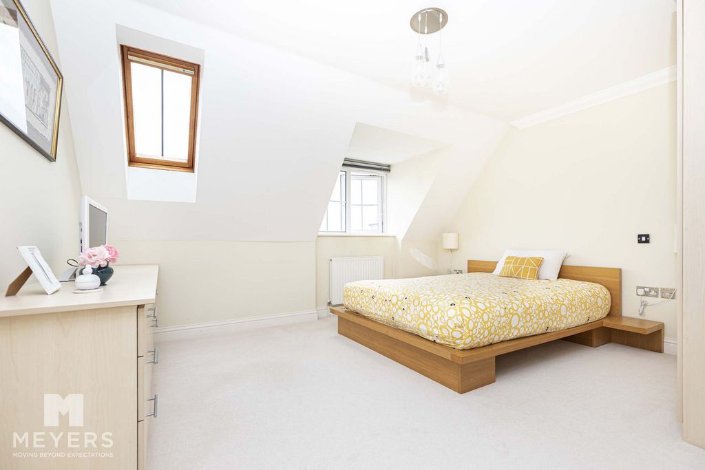 Property photo 3 of 26