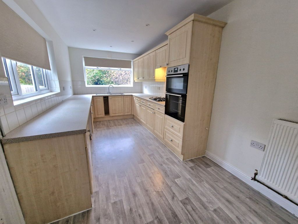 Property photo 2 of 14 Kitchen