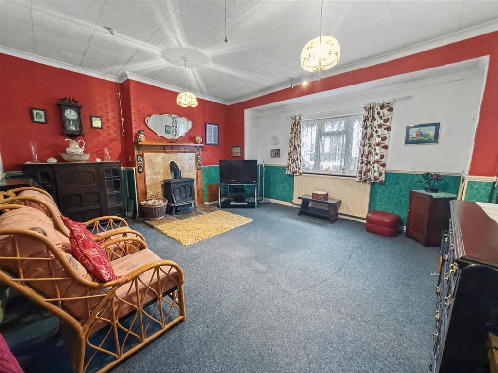 Property photo 2 of 15 Lounge