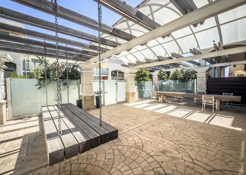 Property photo 2 of 9