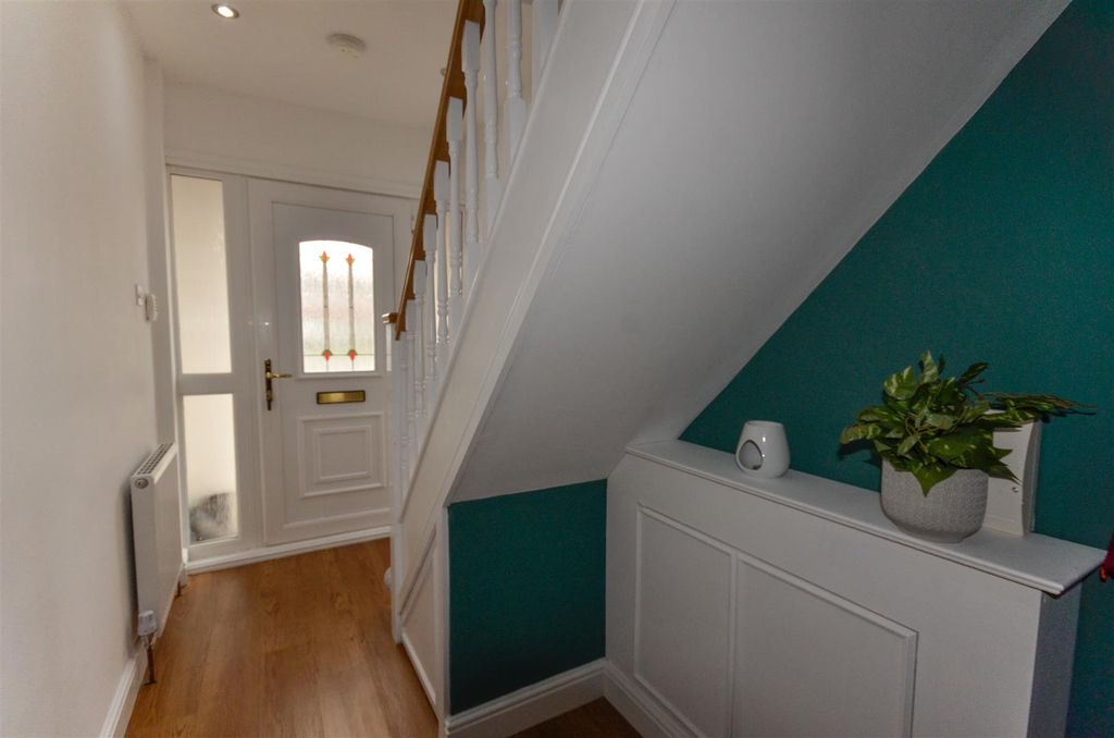 Property photo 3 of 15 Entrance Hall