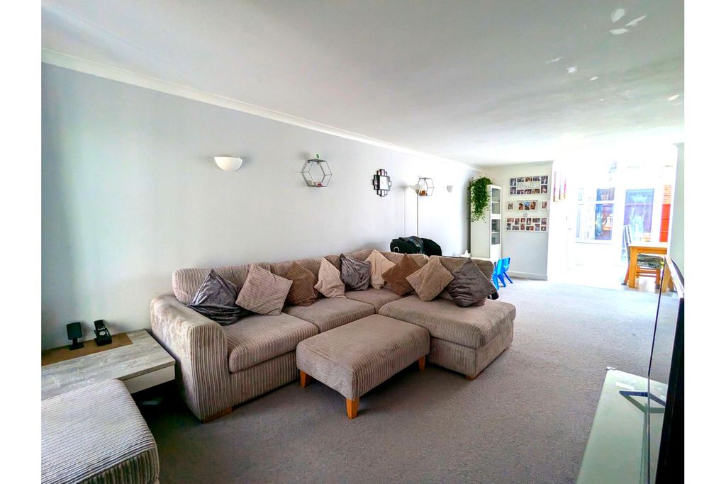 Property photo 2 of 16 Open Plan Living