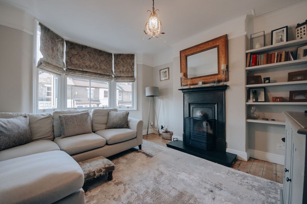 Property photo 3 of 10 Living Room