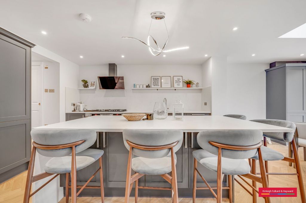 Property photo 2 of 33 Picture No. 05