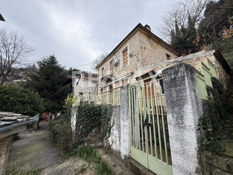 Property photo 2 of 34