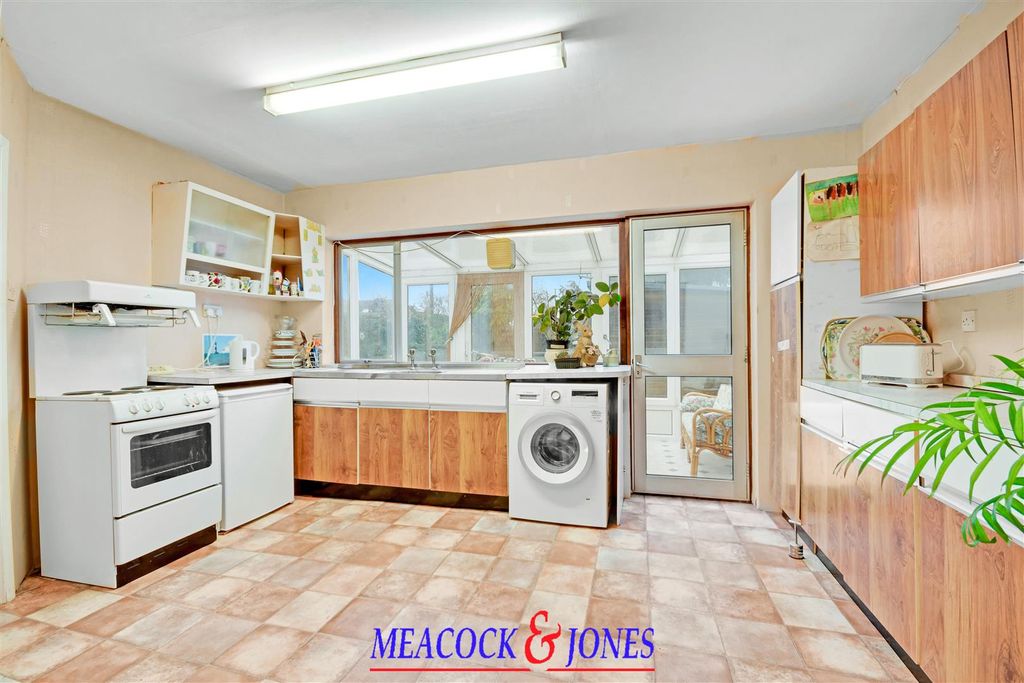 Additional image 11 of 4 bed detached bungalow for saleMount Pleasant Avenue, Hutton, Brentwood CM13