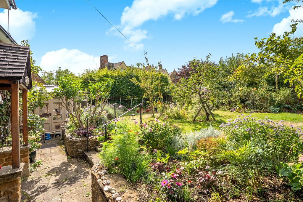 Property photo 2 of 14 Garden
