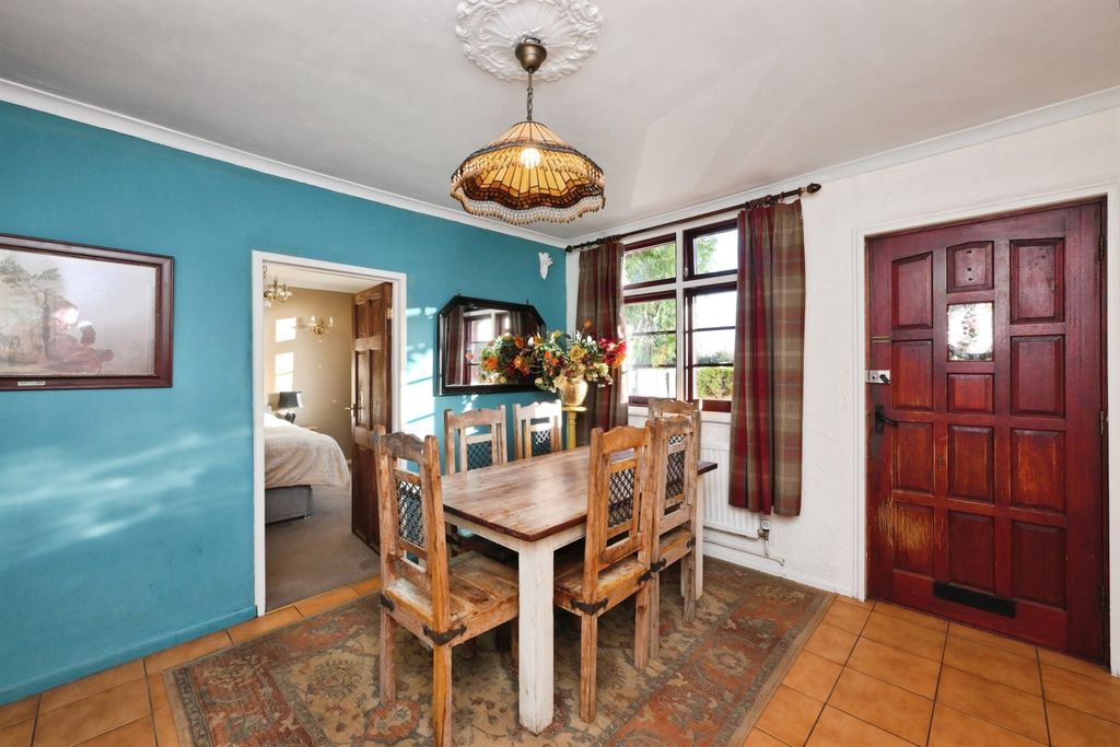 Property photo 2 of 25