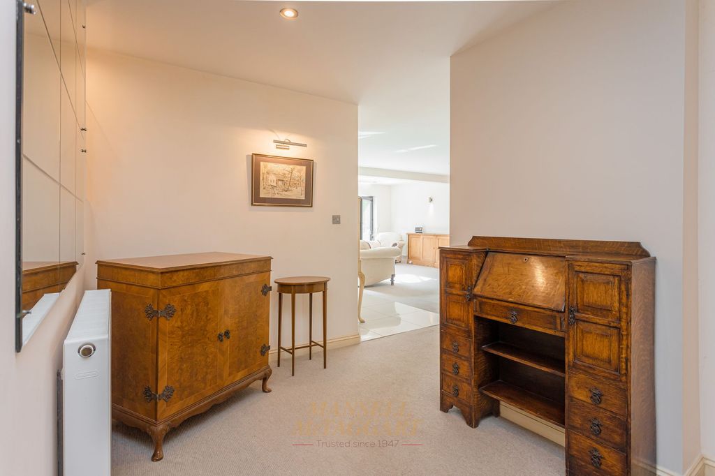 Property photo 2 of 35