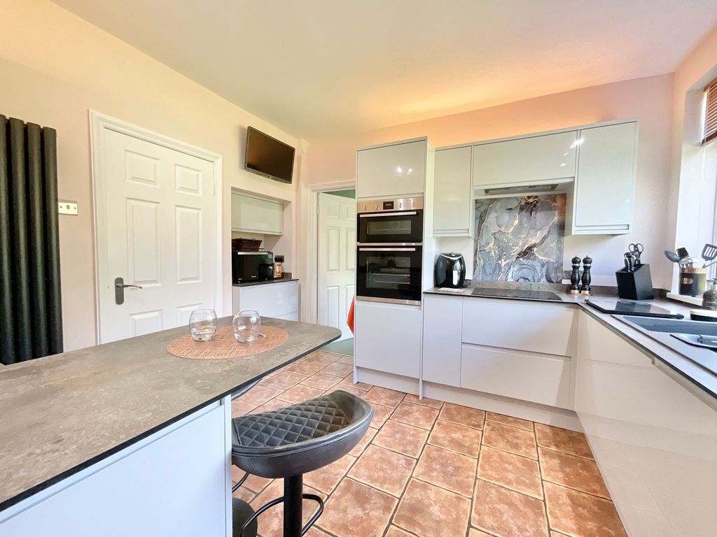 Property photo 2 of 25