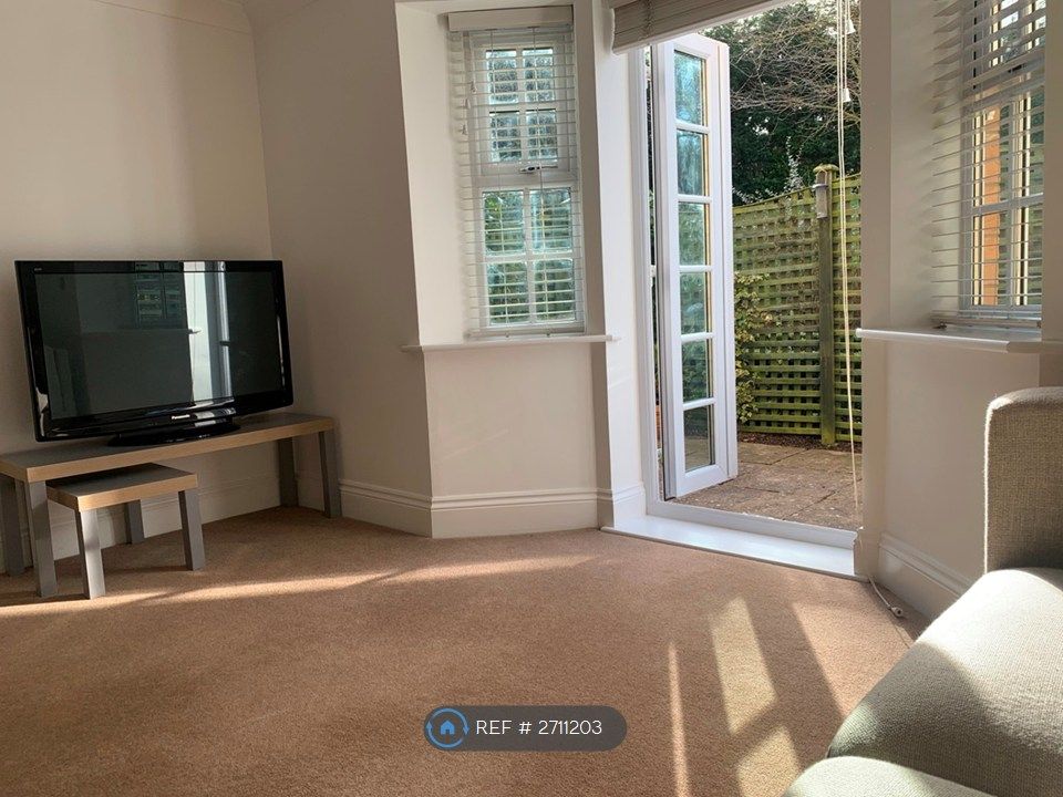 Property photo 1 of 19 Lounge