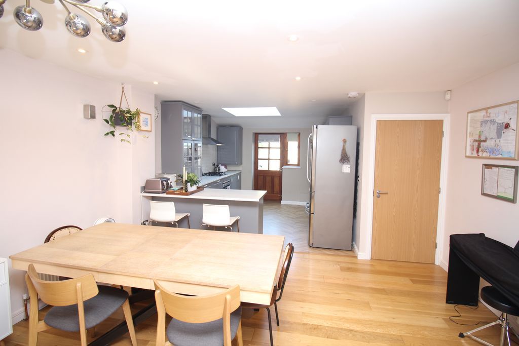 Property photo 3 of 17 Photo 10