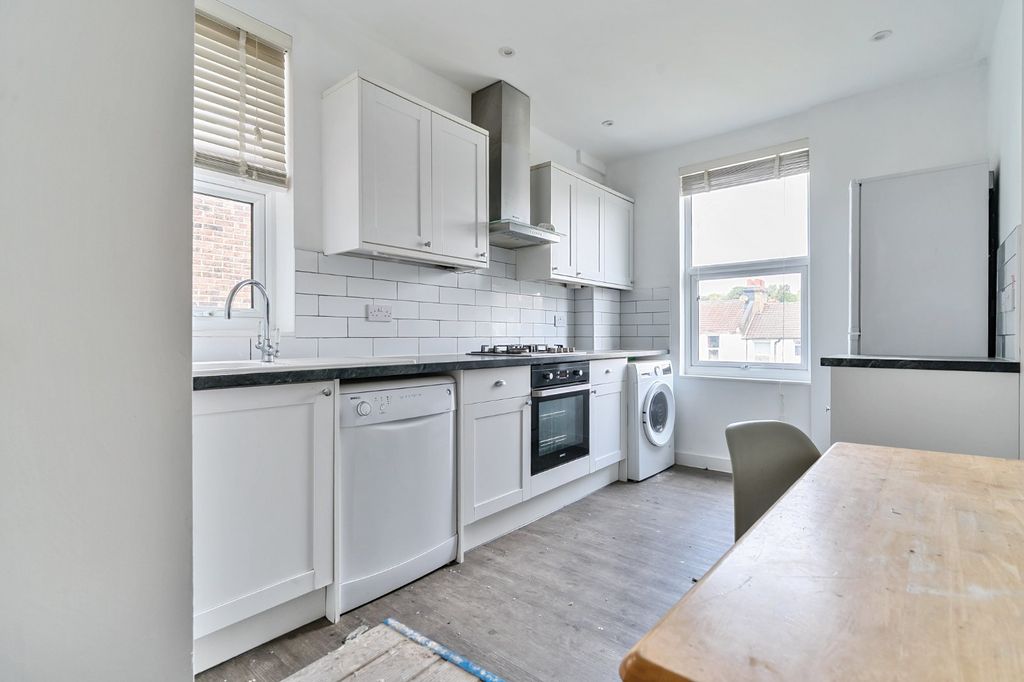 Property photo 3 of 8 Kitchen/Breakfast