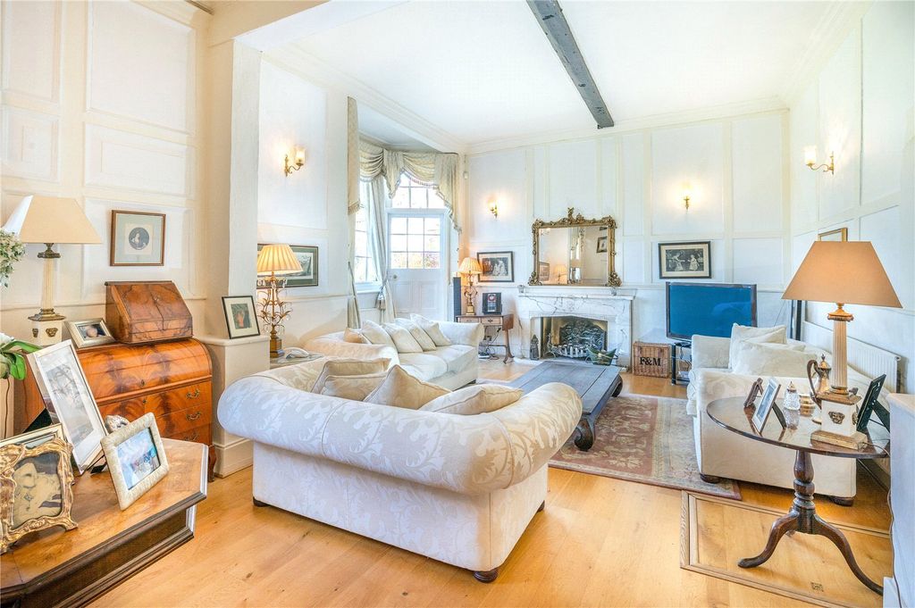 Property photo 2 of 19 Sitting Room