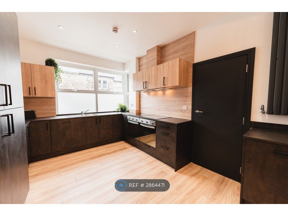 Property photo 3 of 15 Kitchen